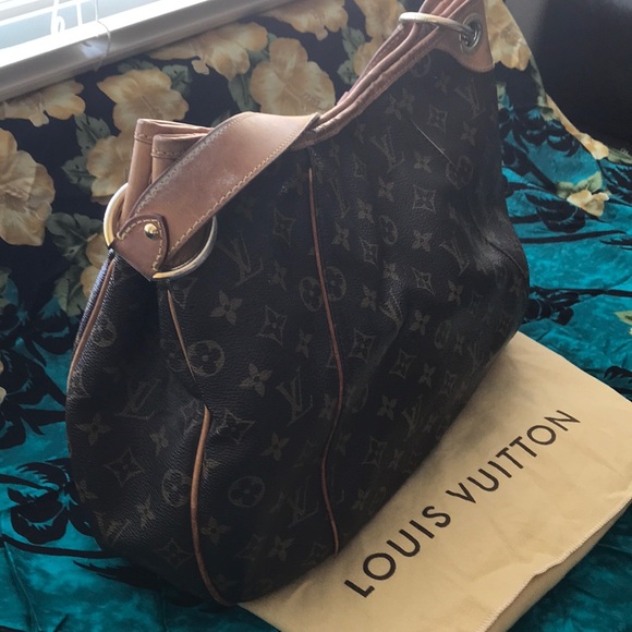 Louis Vuitton Galleria PM Monogram Handbag - Picture 4 of 11